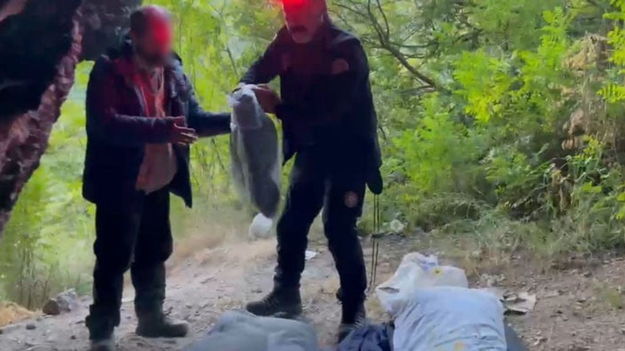 Uludağ'da mağaraya sığınan yaşlı için sporculardan gece desteği