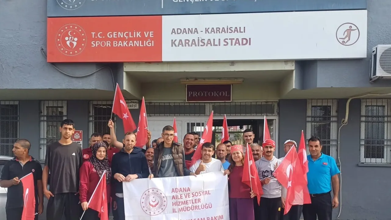 Umut Evleri'nden Adana sokaklarına: özel bireyler yürüyüşle sağlığa vurgu yaptı
