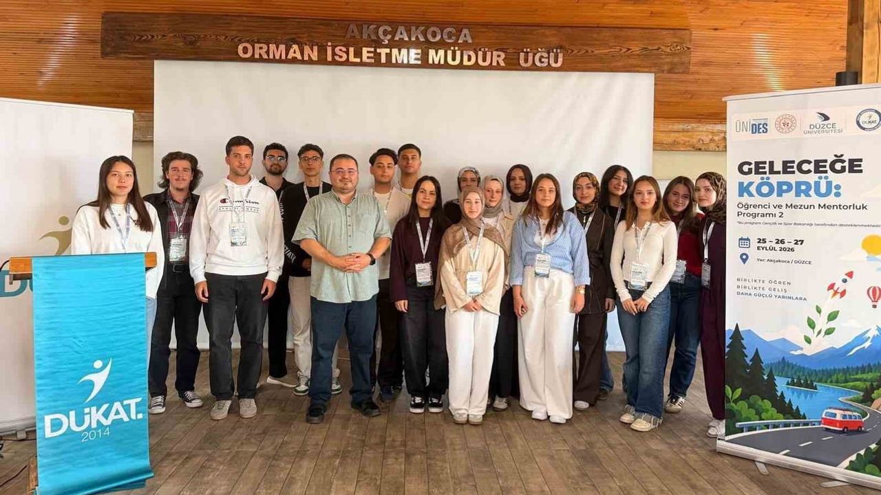 ÜNİDES'le gelecek için köprü kuruldu: öğrenciler mezunların deneyiminden faydalandı