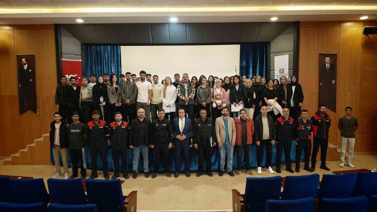 Üniversite kampüsünde canlandırmalı afet farkındalık eğitimi düzenlendi
