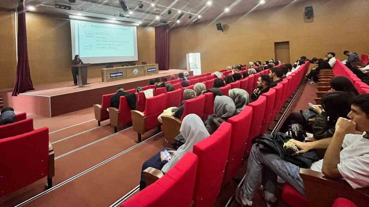 Üniversite öğrencilerine şiddetin erken işaretleri ve dijital riskler anlatıldı