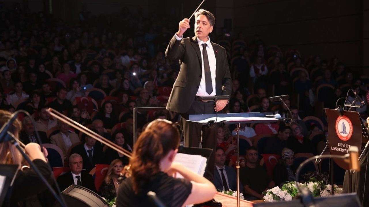 Üniversitede cumhuriyet’in 103. yılı müzikle ve coşkuyla anıldı