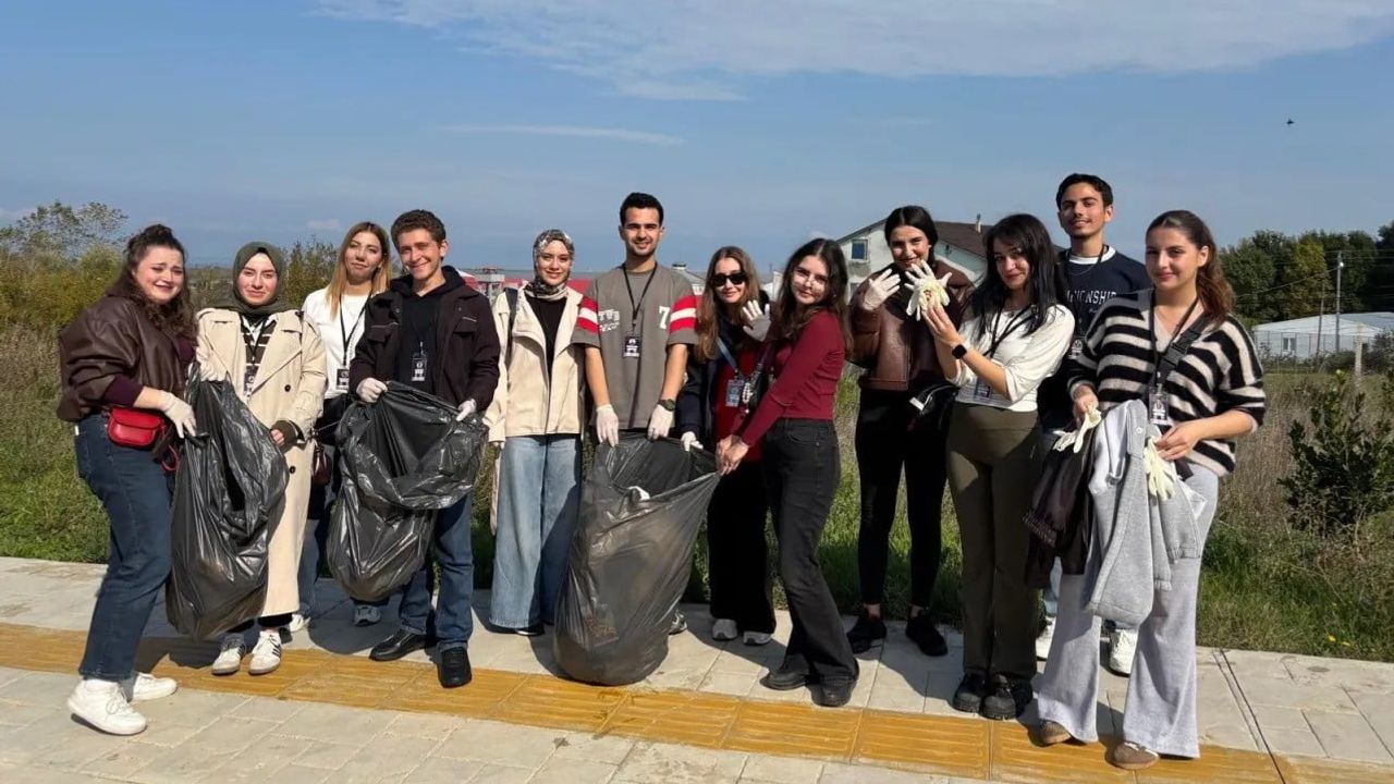 Üniversiteli gençlerin Sinop'ta çevreye anlamlı dokunuşu