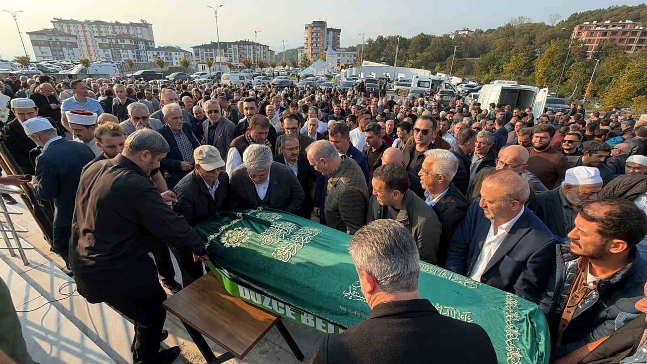 Üniversitenin ağabeyi Ayhan Şamandar ilahiyat fakültesi camiinde uğurlandı