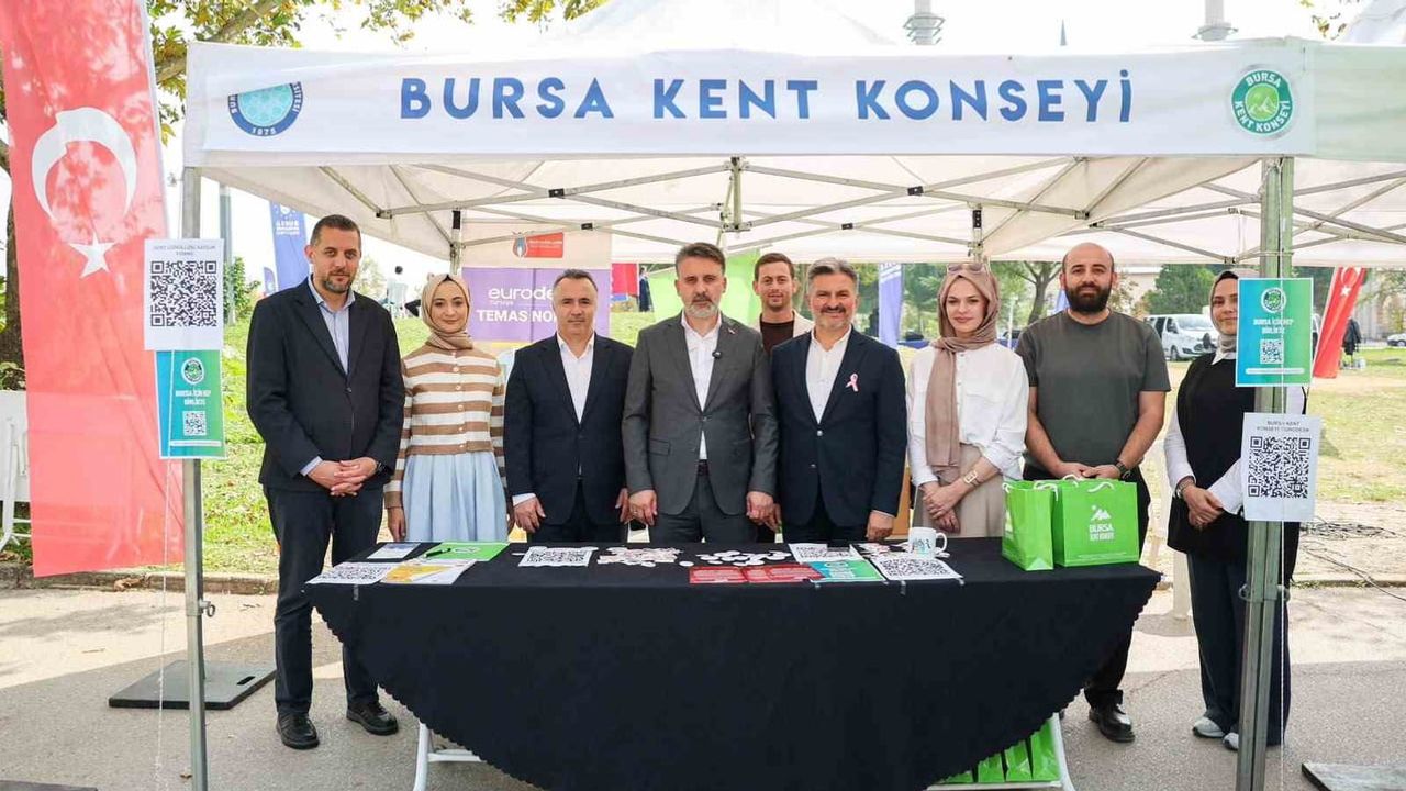 Üniversiteye yeni adım atanlara Bursa'dan renkli karşılama