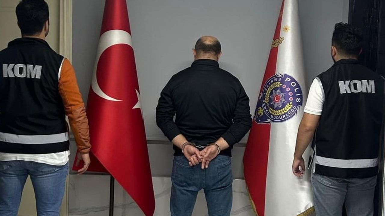 Ünye'de kırmızı bültenle aranan Gürcistan vatandaşı göçmen şubesine teslim edildi