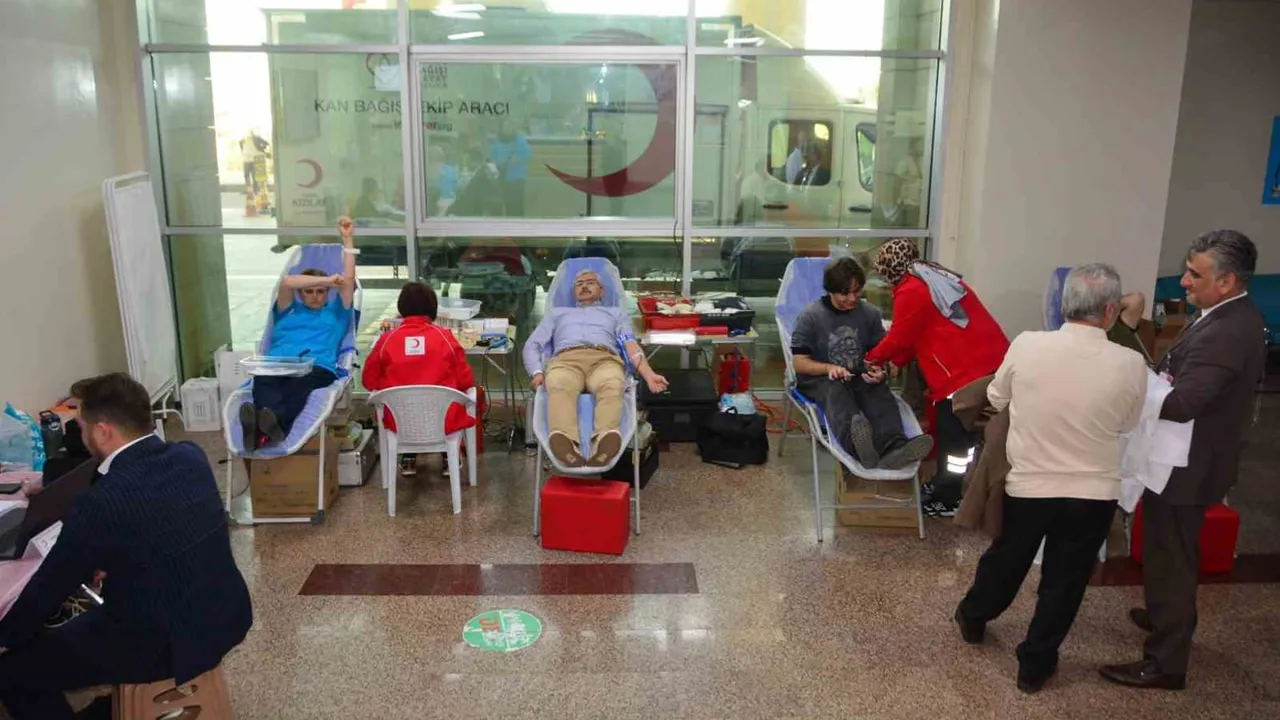 Ünyelilerden ortak seferberlik: hastane personeli ve vatandaşlar 52 üniteyi hedefliyor