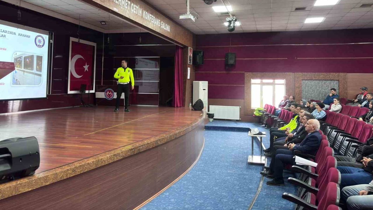 Uşak'ta öğrencilerin güvenliği için servis sürücülerine kapsamlı eğitim