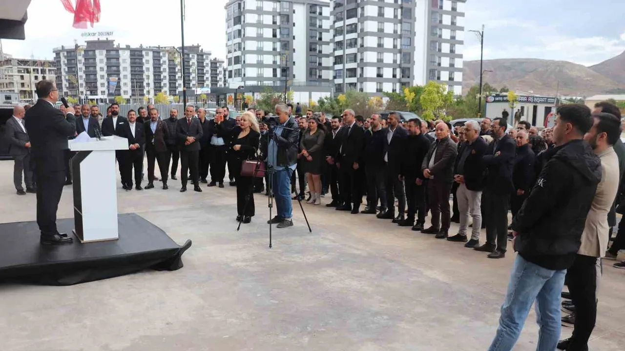 Üyelerin güveniyle yola çıkan Mustafa Eken seçim ofisini açtı