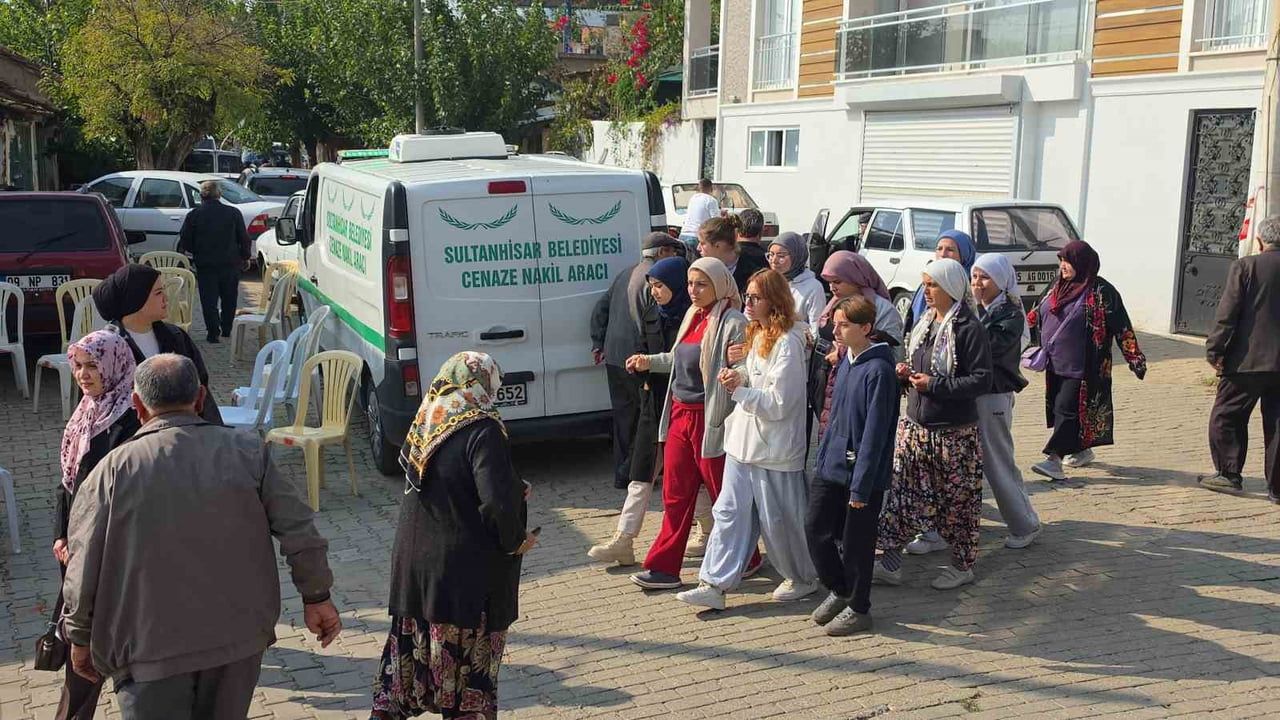 Uzaklaştırma kararına rağmen hayatını kaybetti: Kumsal Kayan son yolculuğuna uğurlandı