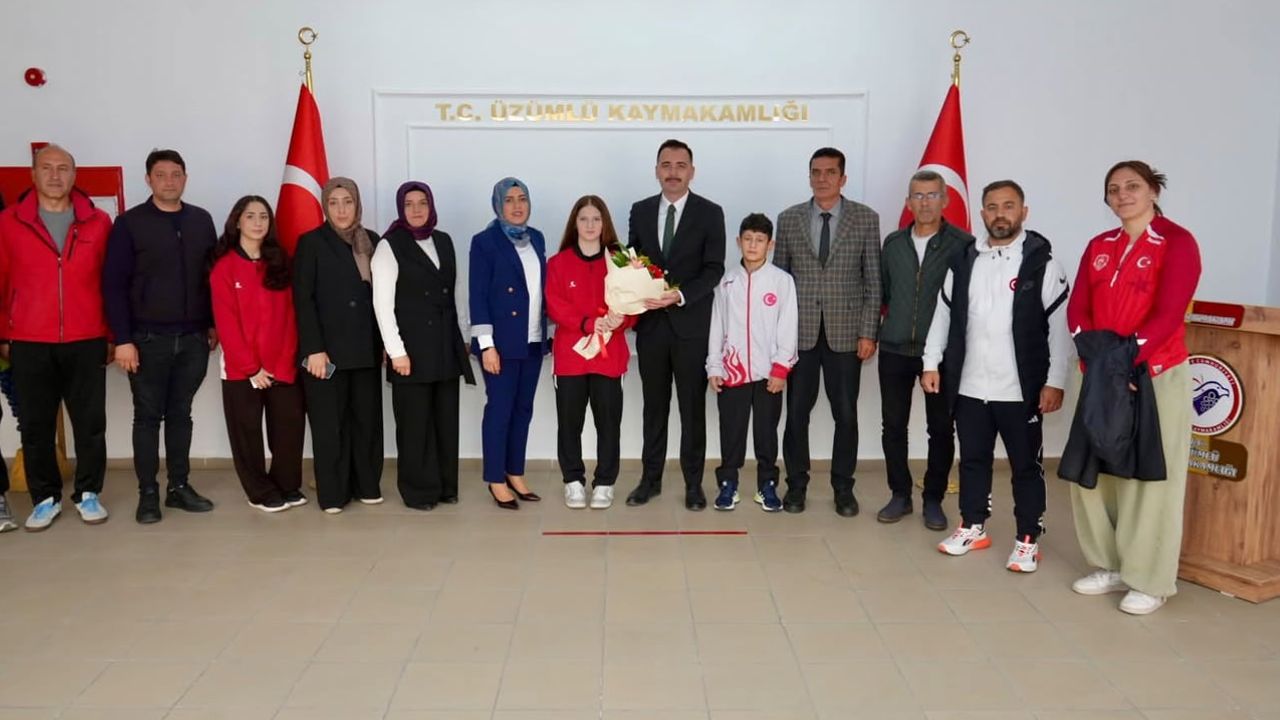Üzümlü kaymakamlığında genç güreşçilere destek ve tebrik
