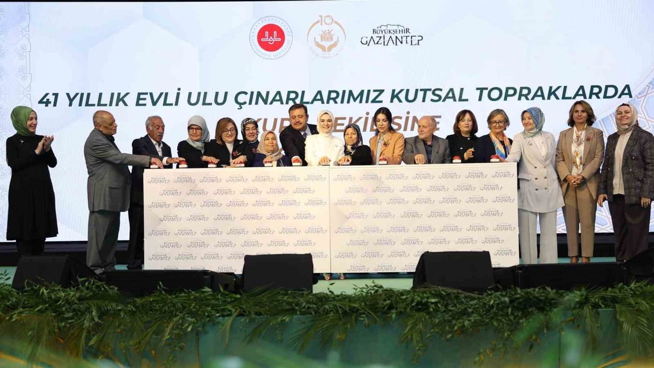 Uzun evliliklere umre hediyesi: 41 yıl ve üzeri çiftlere bin kişilik kura