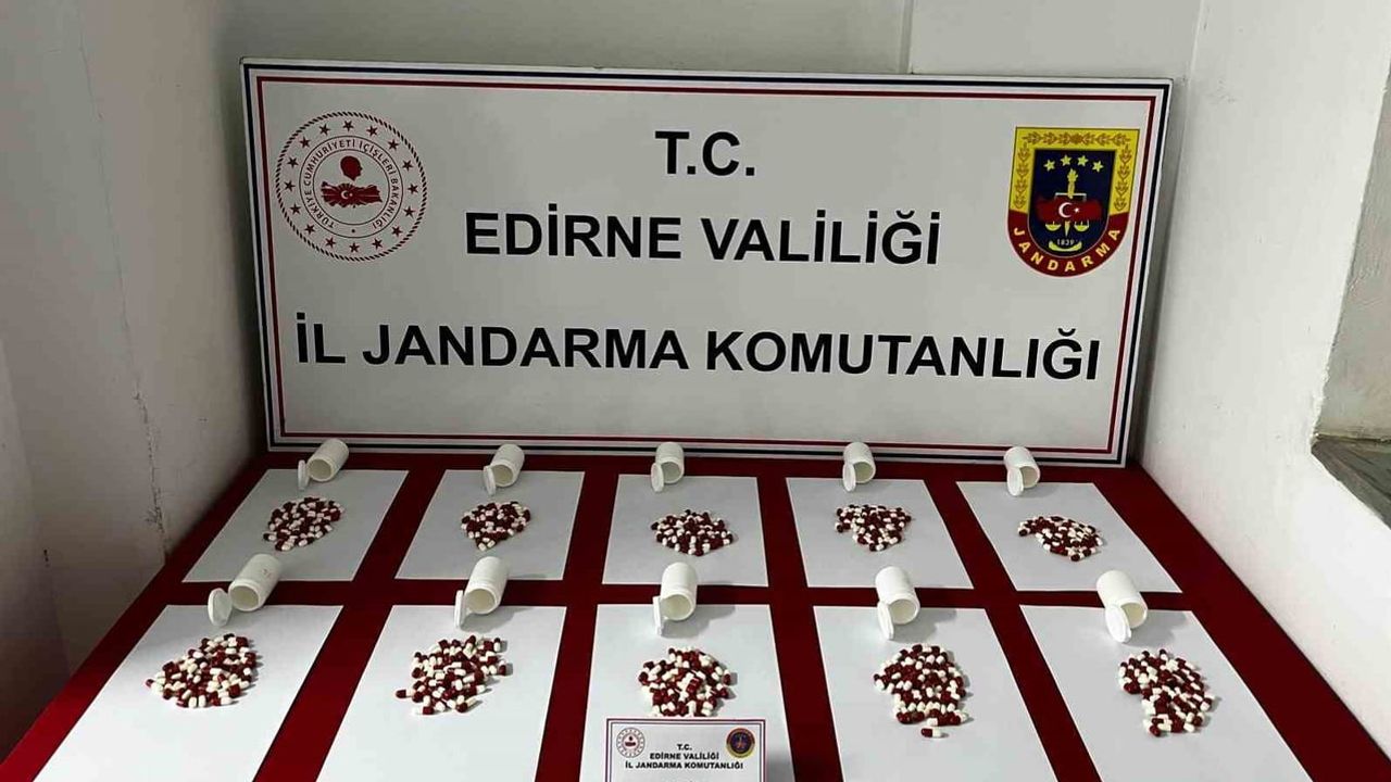 Uzunköprü kavşağında 10 kutuda 568 Lyrica türü hap bulundu