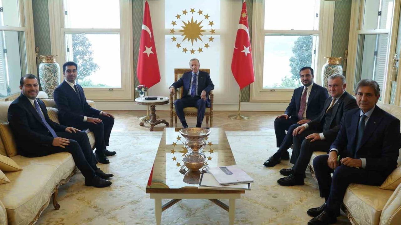 Vahdettin Köşkü'nde kabul: Erdoğan ile Tuzla belediye başkanı bir araya geldi