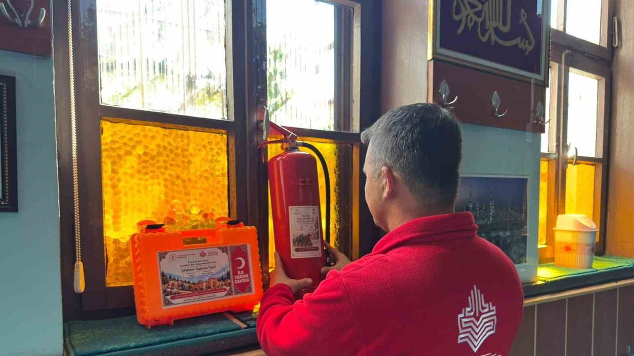 Vakıf destekleriyle cami ve Kur'an kurslarına ilkyardım ve yangın söndürücü desteği