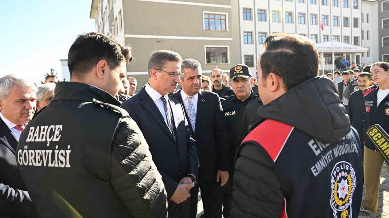 Vali Baruş Atatürk Mesleki ve Teknik Anadolu Lisesi'nde mesleki eğitimin önemini vurguladı