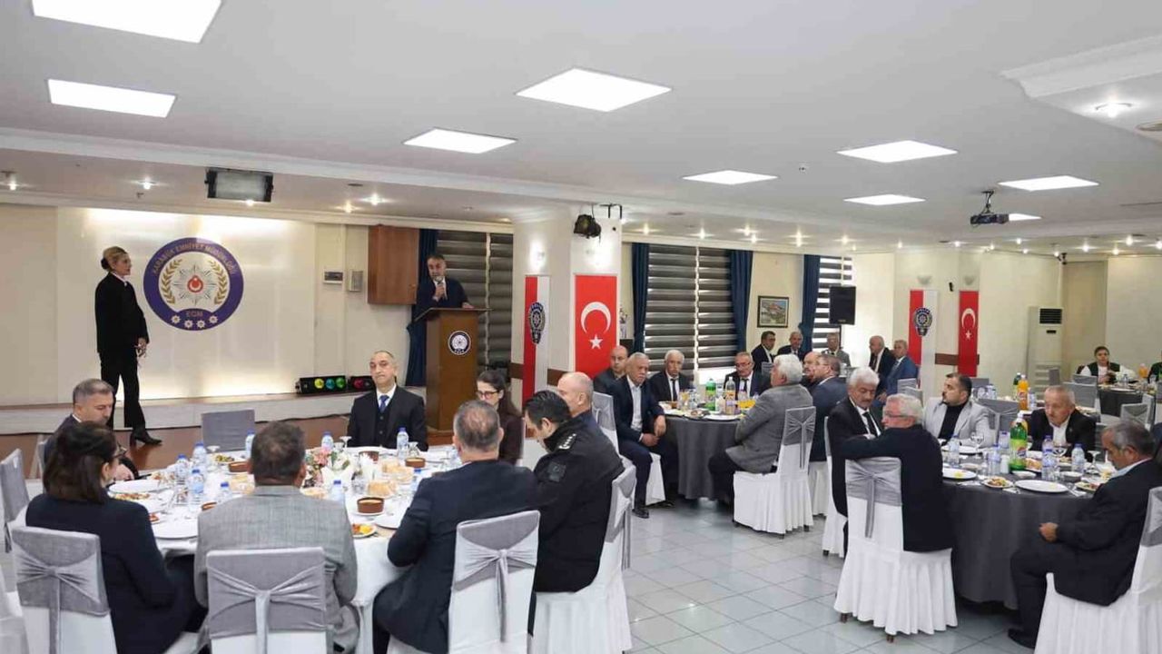 Vali Çağatay muhtarlarla bir araya gelerek yerel hizmet vurgusu yaptı