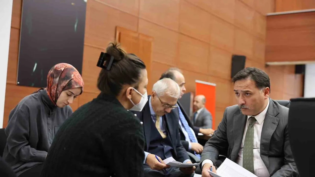 Vali Çiçek talepleri dinledi, çözüm için talimat verdi