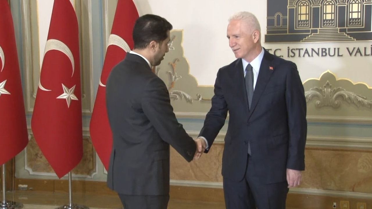 Vali Davut Gül tebrikleri kabul etti, kutlama programına katıldı