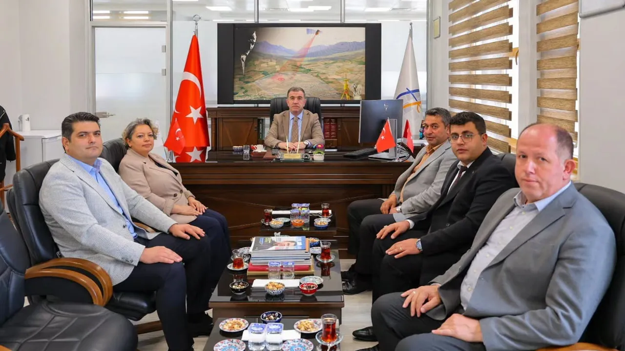 Vali Eldivan kurum ziyaretlerinde göç ve tapu hizmetlerinde koordinasyon mesajı verdi