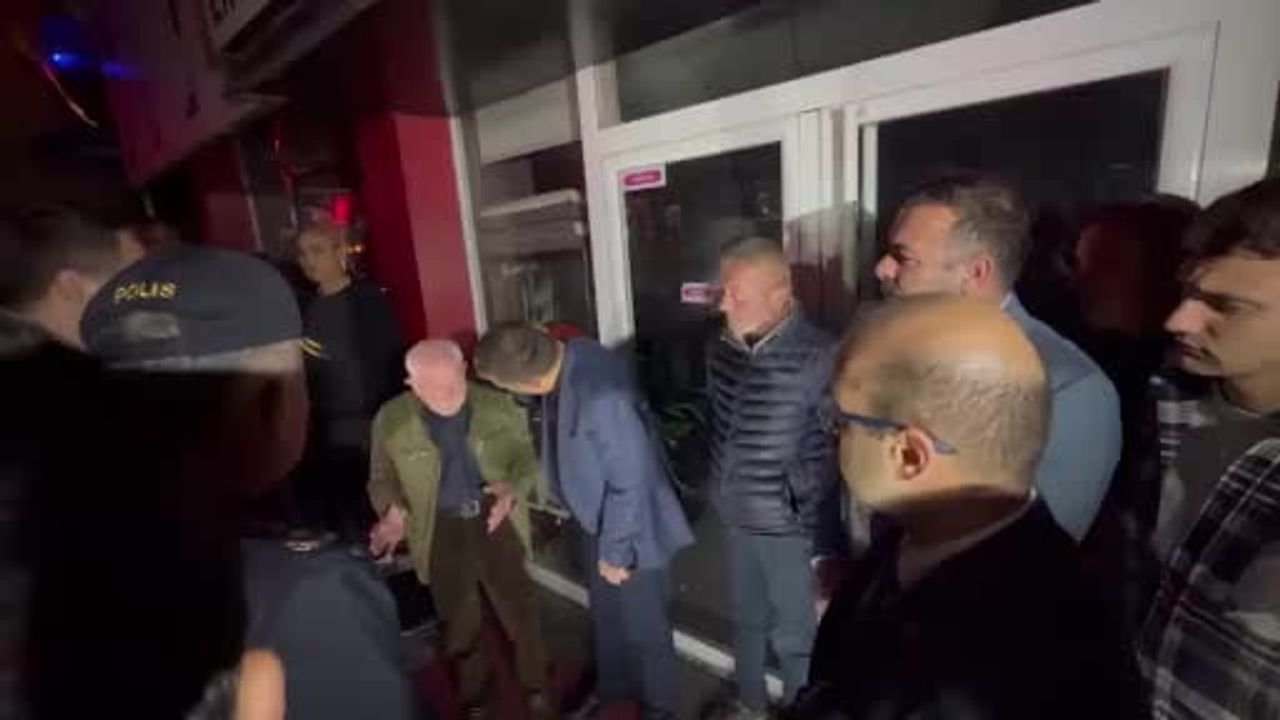 Vali hastanede enkazdan kurtulan Kenan Akçaharman'ı yalnız bırakmadı