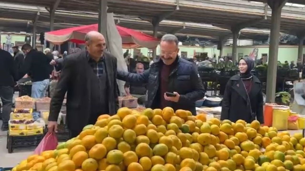 Vali Ömer Hilmi Yamlı semt pazarında halkın gündemiyle buluştu