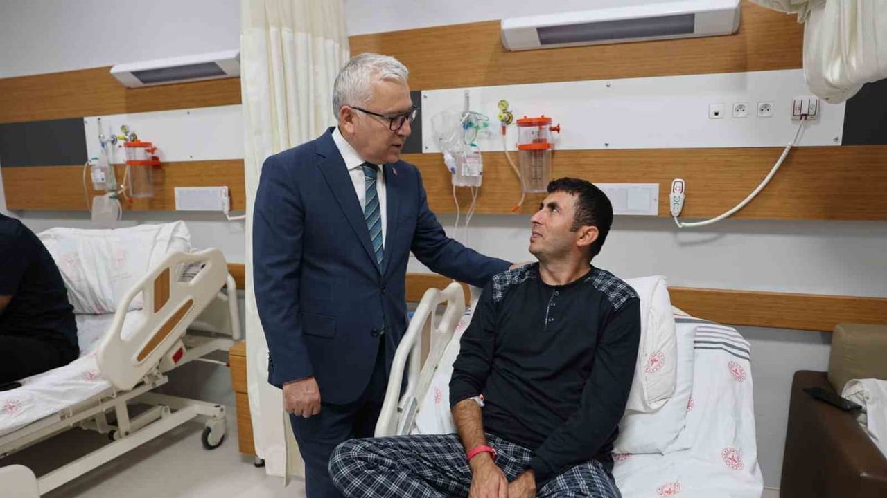Vali Şimşek hastanede karbonmonoksit tedavisi gören işçilere moral verdi
