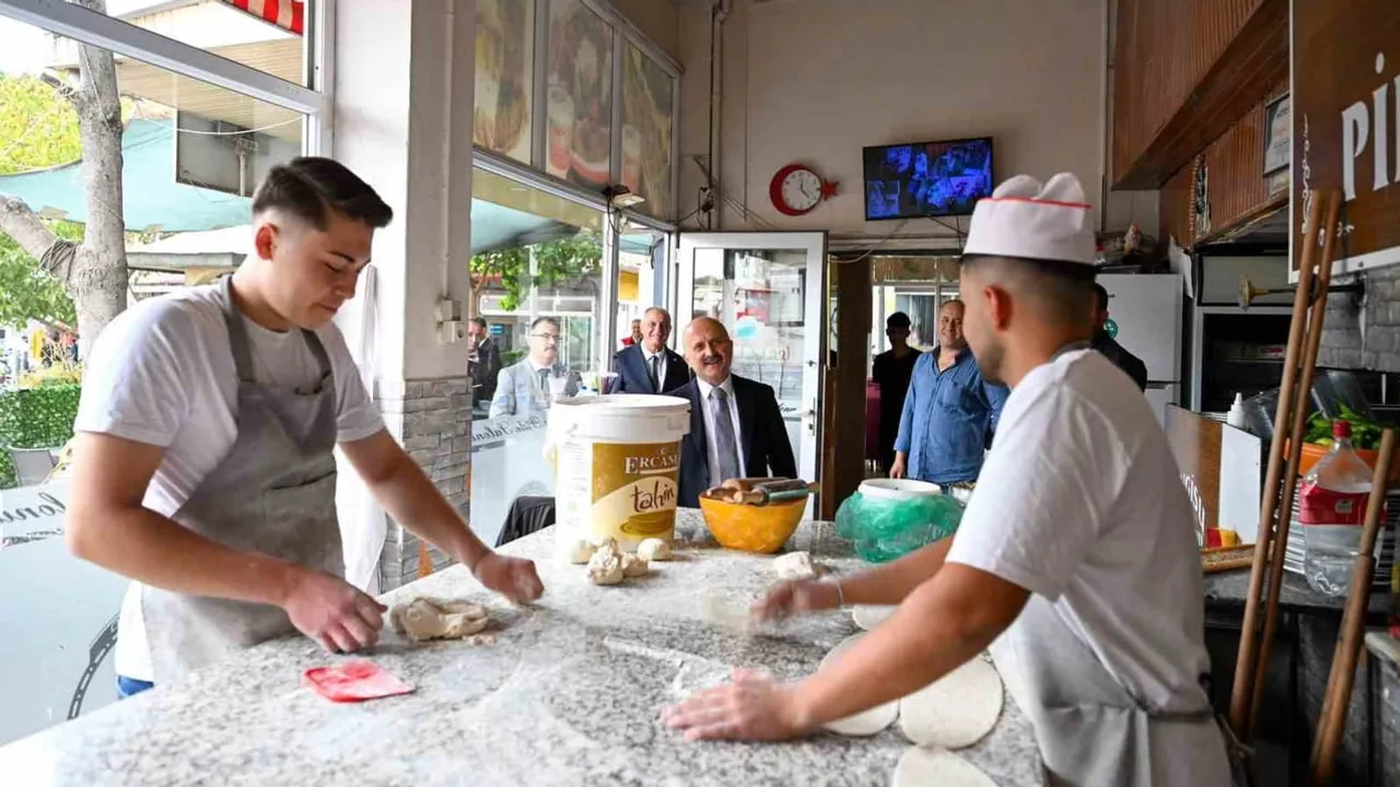 Vali Varol Atça'nın Paris modeli şehir planını yerinde inceledi