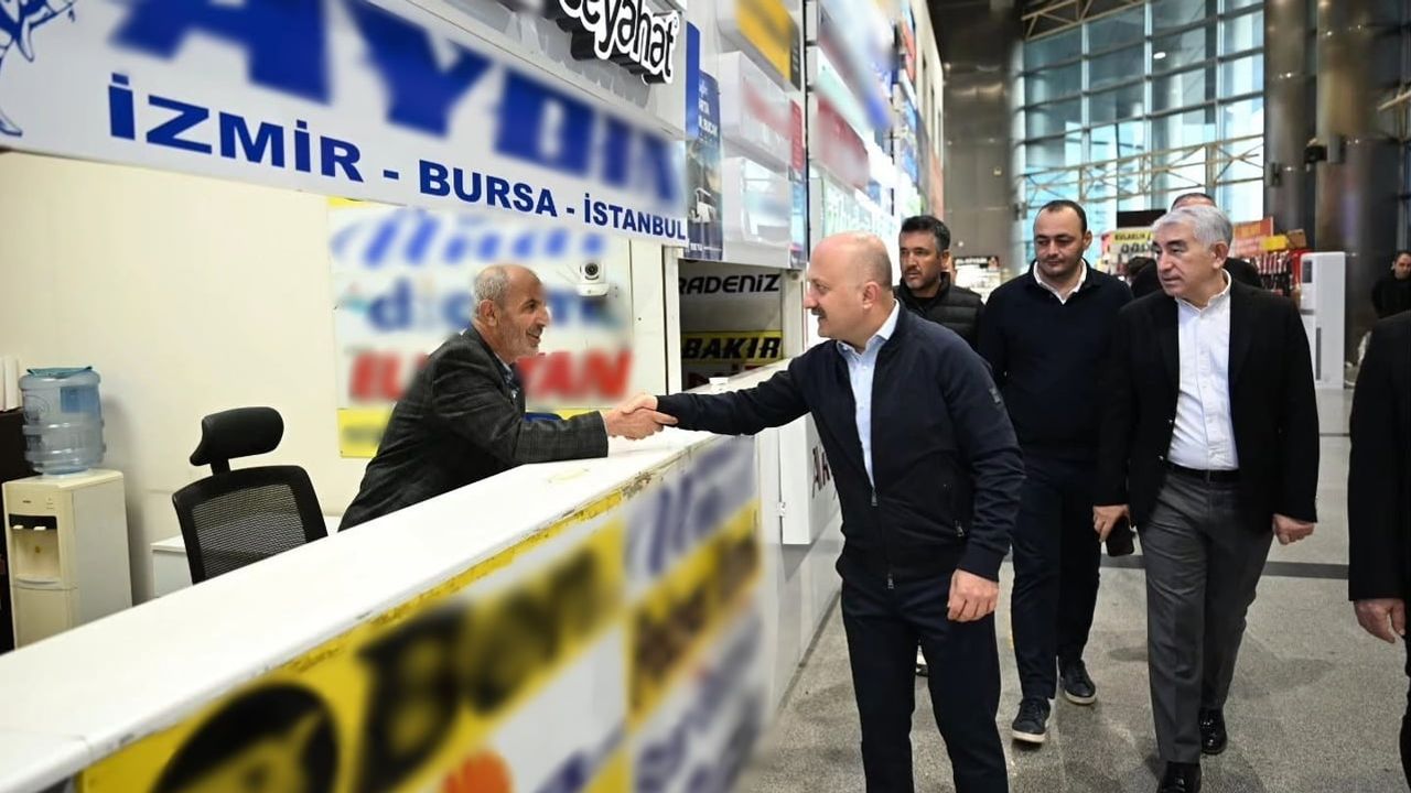 Vali Varol'un terminal turu: yolcularla sohbet, personele teşekkür