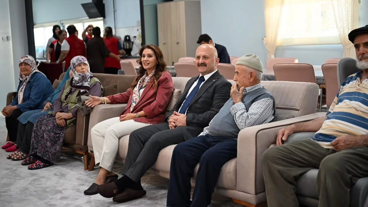Vali Varol yaşlılarla buluştu, devletin desteğini iletti