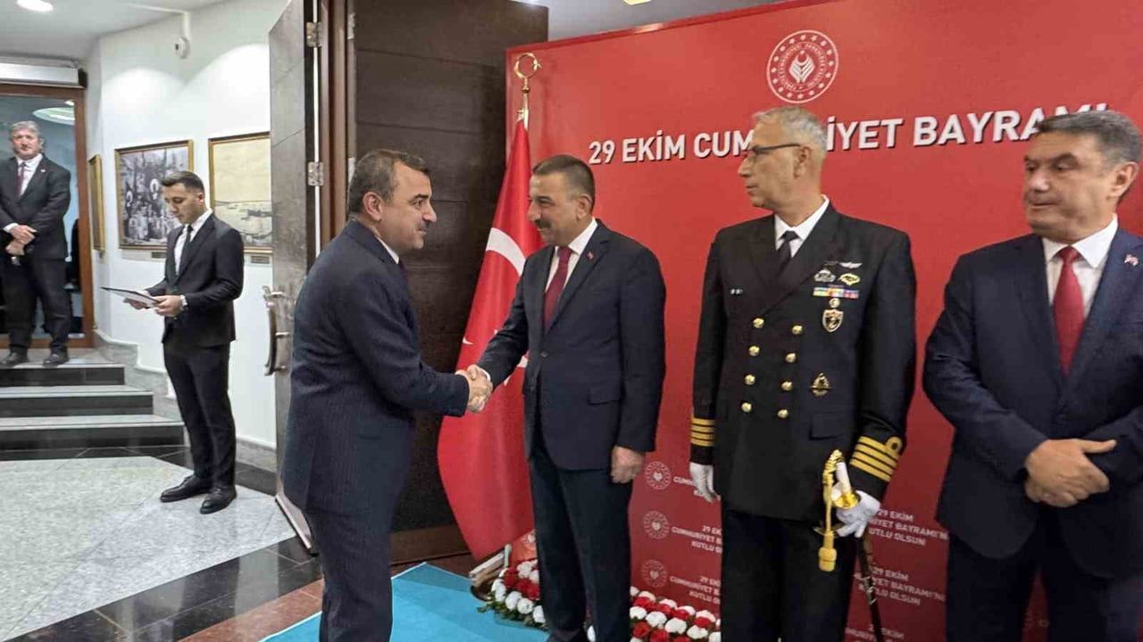 Valilikte 29 ekim coşkusu kabul töreniyle sürdü