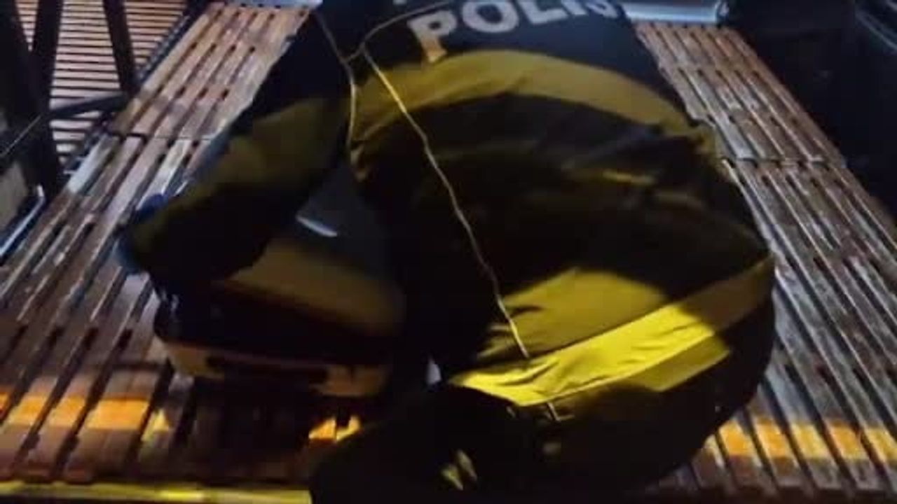 Valizin kazağına saklanan 15 bin hap operasyonla ele geçirildi