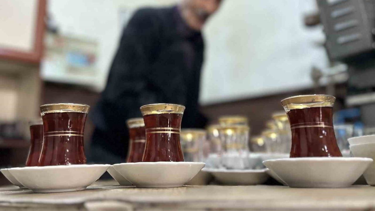 van’da 45 yıllık kahvehanede geçmişin sohbetleri yaşatılıyor