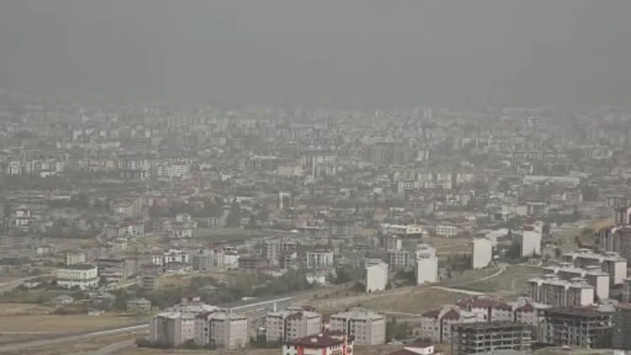 Van'da Basra kaynaklı toz kenti pusla kapladı, yaşam ve ulaşım olumsuz etkilendi