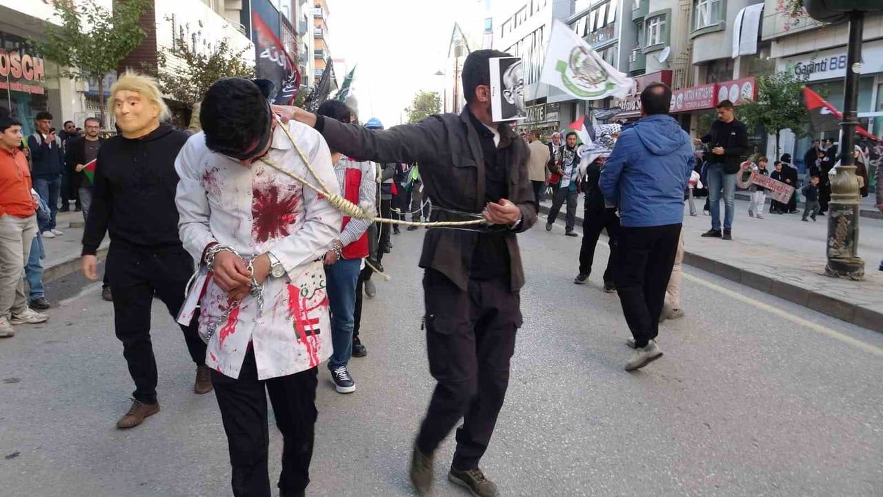 Van'da Filistin için yürüyüş: Maraş Caddesi'nden kent meydanına birlik çağrısı