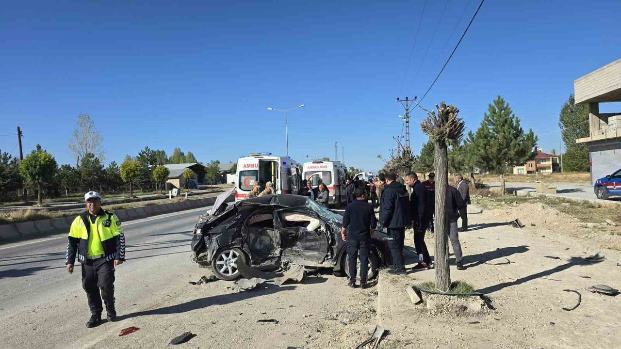 Van'da iki aracın çarpışması Çiçekli Mahallesi'nde beş kişiyi hastaneye götürdü
