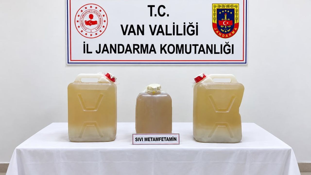 Van'da üç bidonda 34 kilo sıvı metamfetamin ele geçirildi
