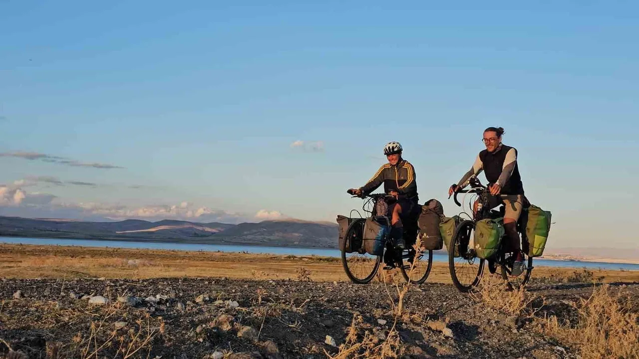 Van Gölü kıyısında sona eren 9 bin 600 kilometrelik bisiklet serüveni
