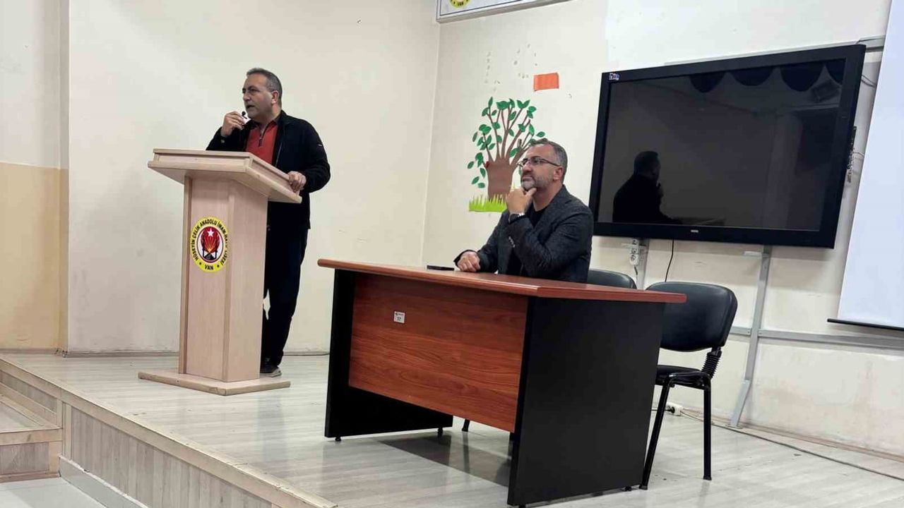Veli toplantısında Hüseyin Çelik Kız Anadolu İmam Hatip Lisesi'nin eğitim hedefleri belirlendi