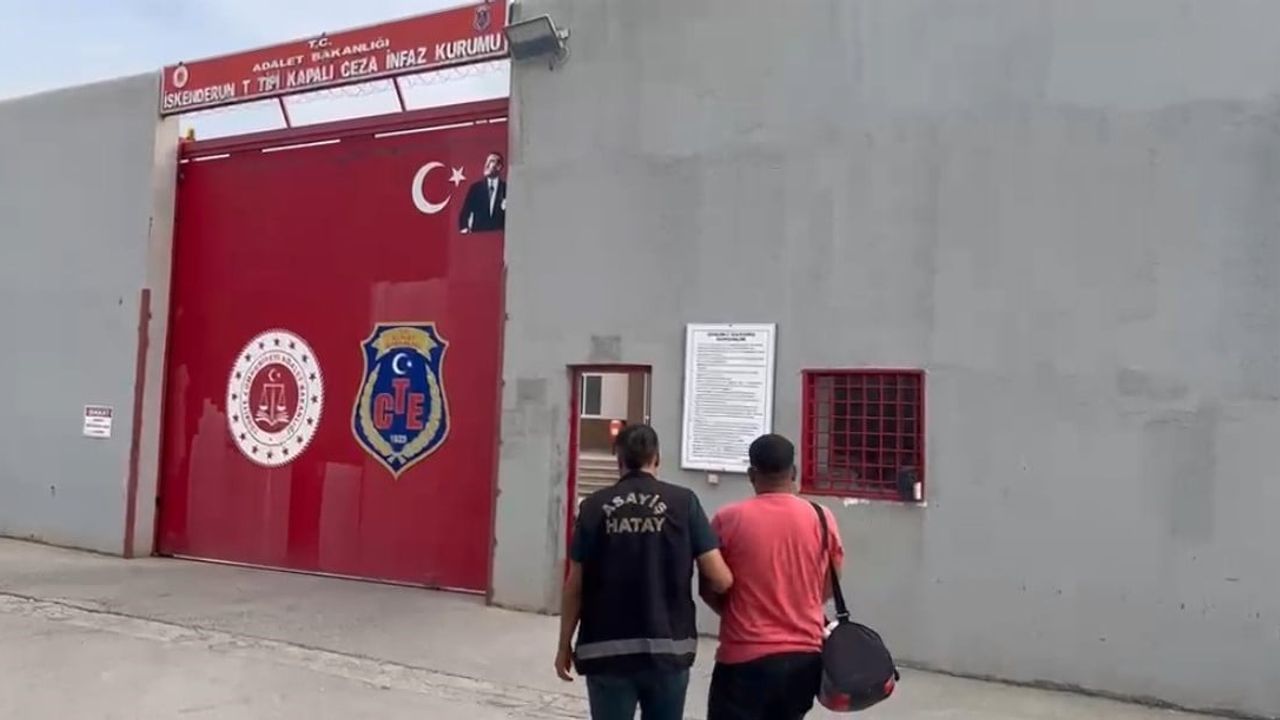 Vergide 4 yıl 2 ay hapis cezası bulunan iki isim Dörtyol'da cezaevine gönderildi