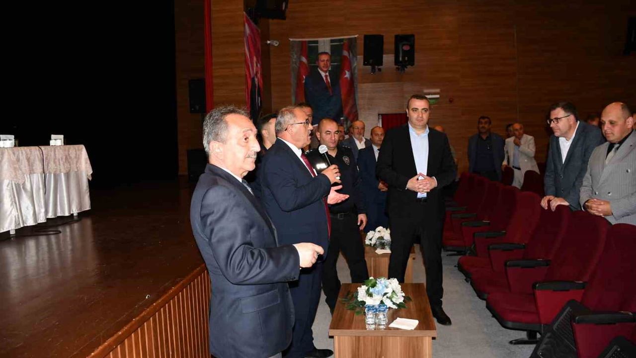 Vezirköprü'de servis şoförlerine yönelik taşımalı eğitim güvenliği toplantısı