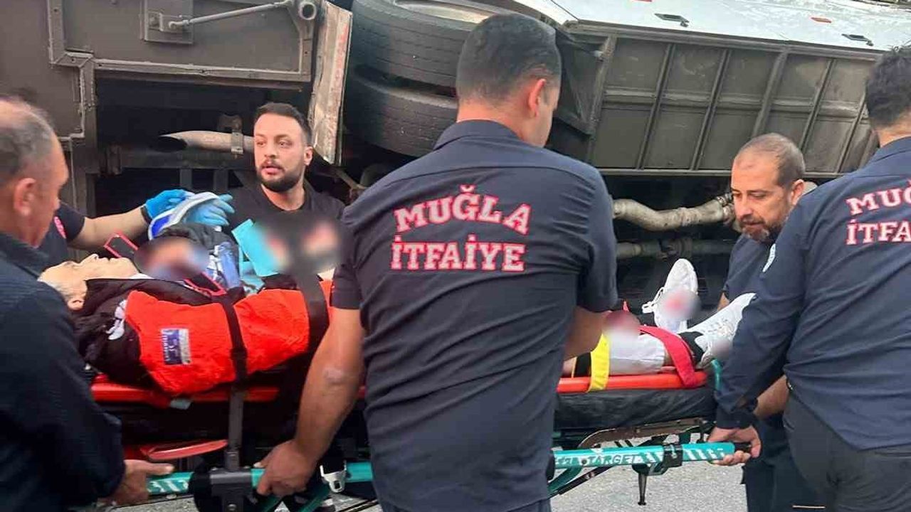 Virajda devrilen minibüs: otel çalışanlarından 3 kişi yaralandı