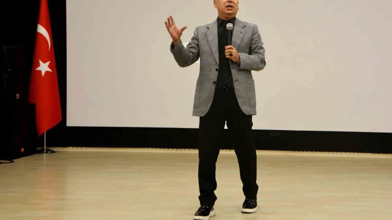 Viyolonsel ustası Bagjan Oktyabr ege iletişim öğrencileriyle sanat ve kariyeri konuştu