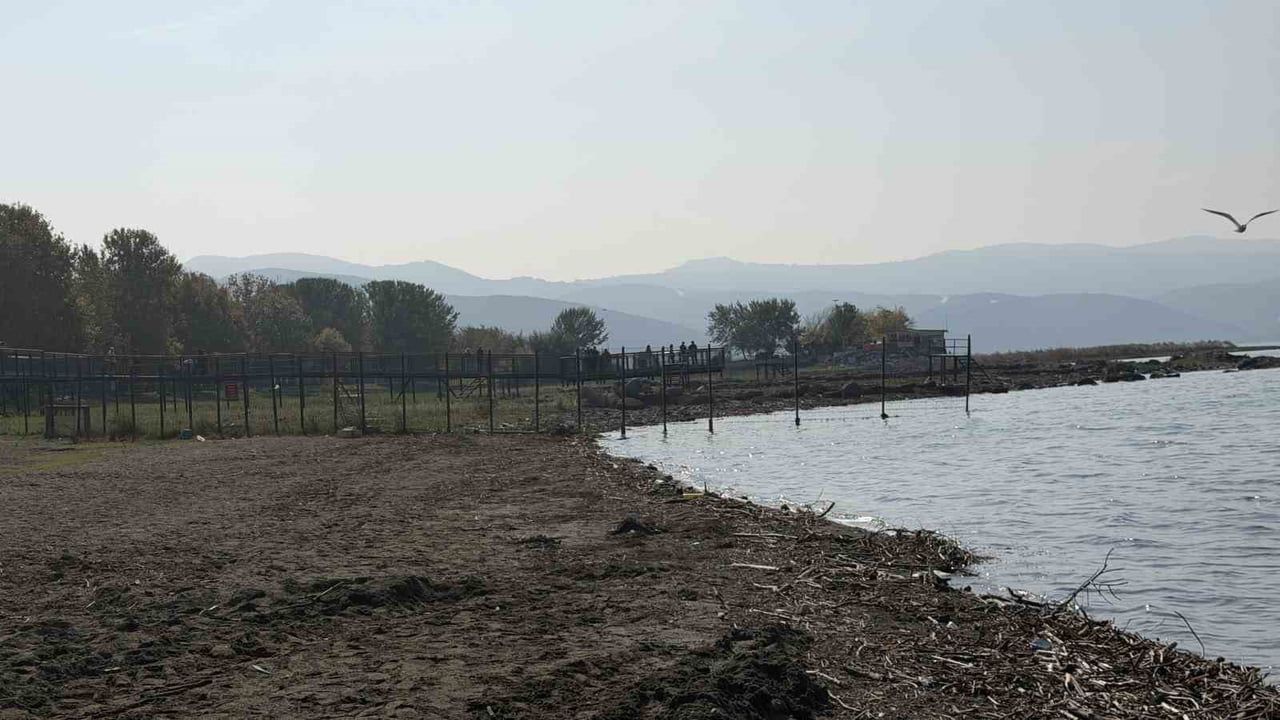 Yağışlara rağmen İznik gölü çekilmeye devam ediyor, halk yanıt bekliyor