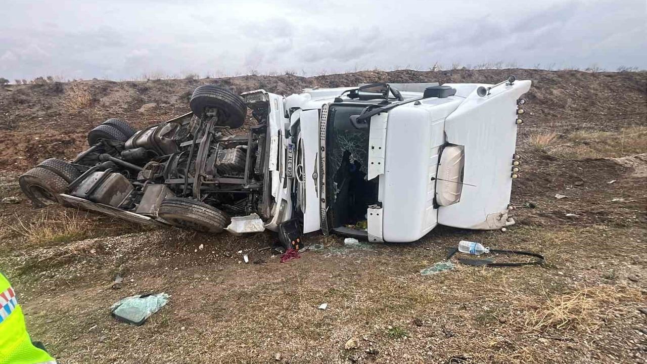 Yağışlı hava Beyşehir yollarında üç kazaya neden oldu: 6 yaralı
