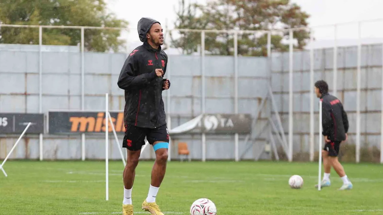 Yağmur altında son prova: Sivasspor Sarıyer maçına hazırlanıyor