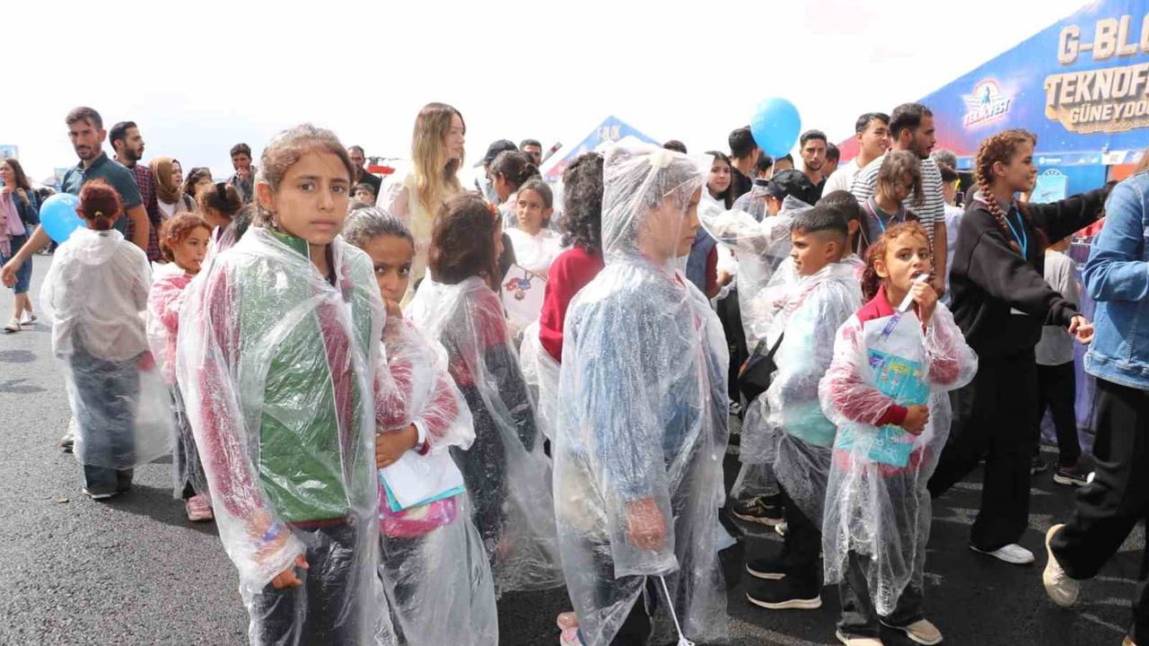 Yağmura rağmen Şanlıurfa TEKNOFEST Güneydoğu'ya ilgi sürüyor