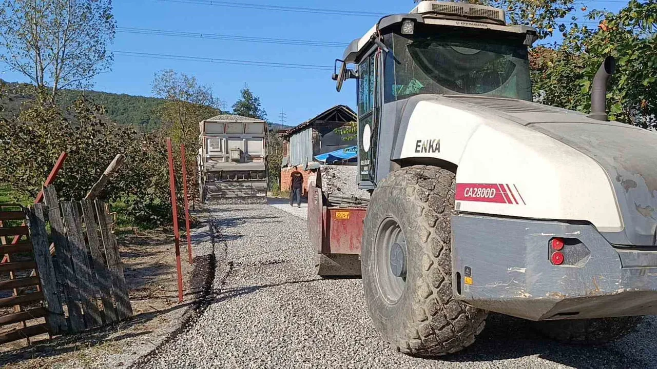 Yaka köyünde ulaşım konforu yükseldi: sathi kaplama tamamlandı