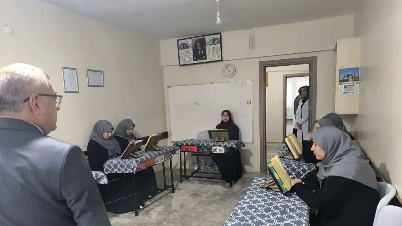 Yaşar Çapçı Hınıs ve Horasan'da eğitim ve gençlikle buluştu