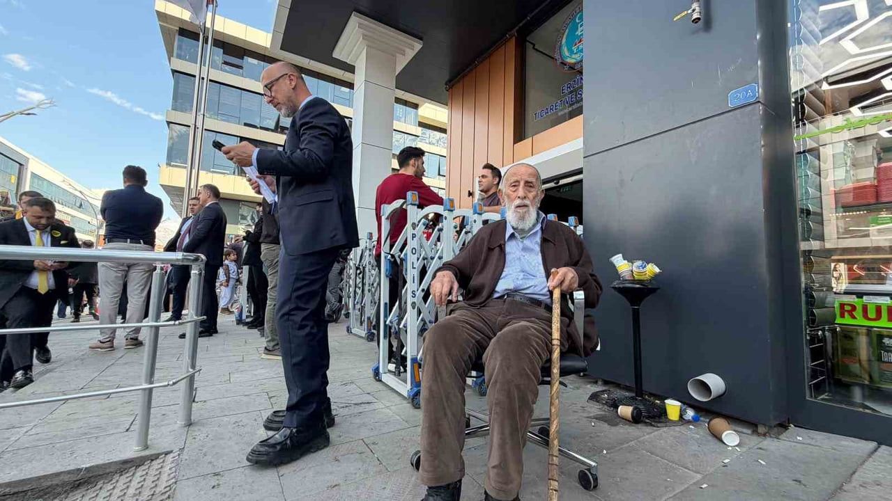 Yaşını siyasete taşıdı: Erzincan TSO'nun 93 yaşındaki üyesi sandıkta